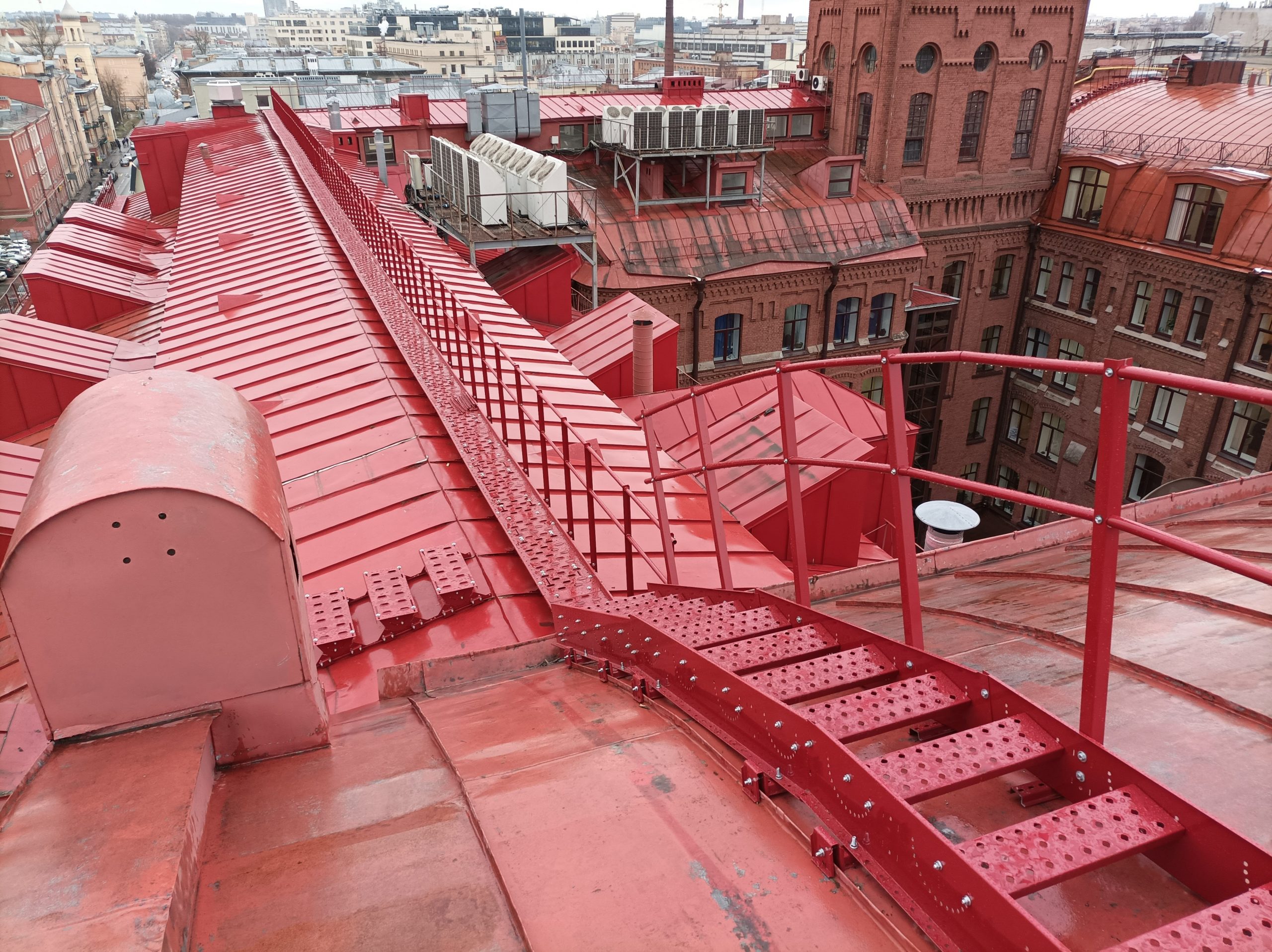 Кровельный мостик с ограждением 