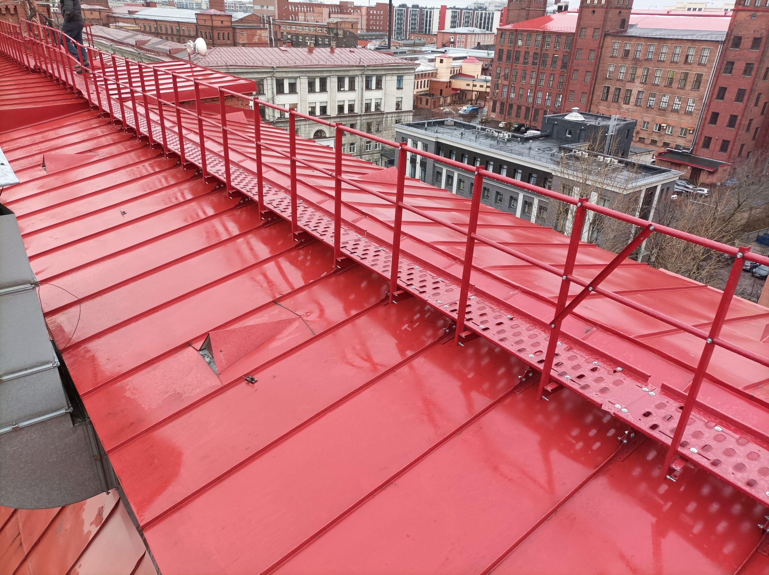 Мостики на фальцевую кровлю FISHER